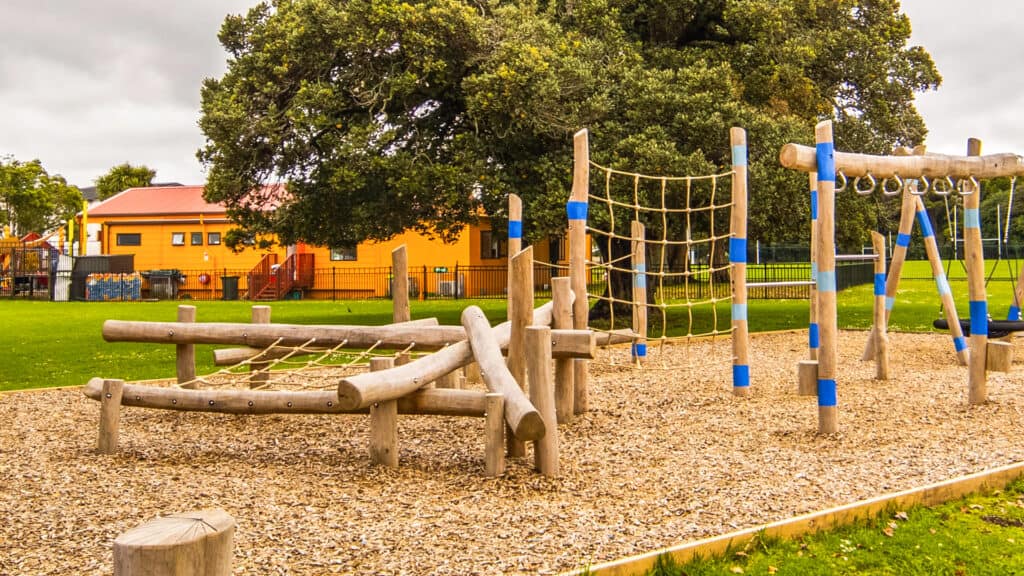 Playground with robinia structures on it, log jams