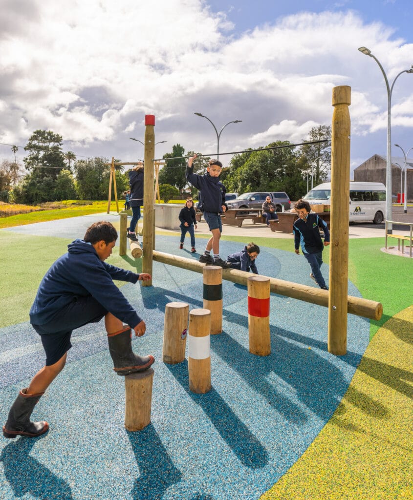 Simple equipment can have great play value, kids can climb, and invent other games with it.